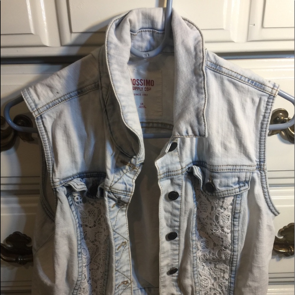 Cute white vest ❤️❤️
